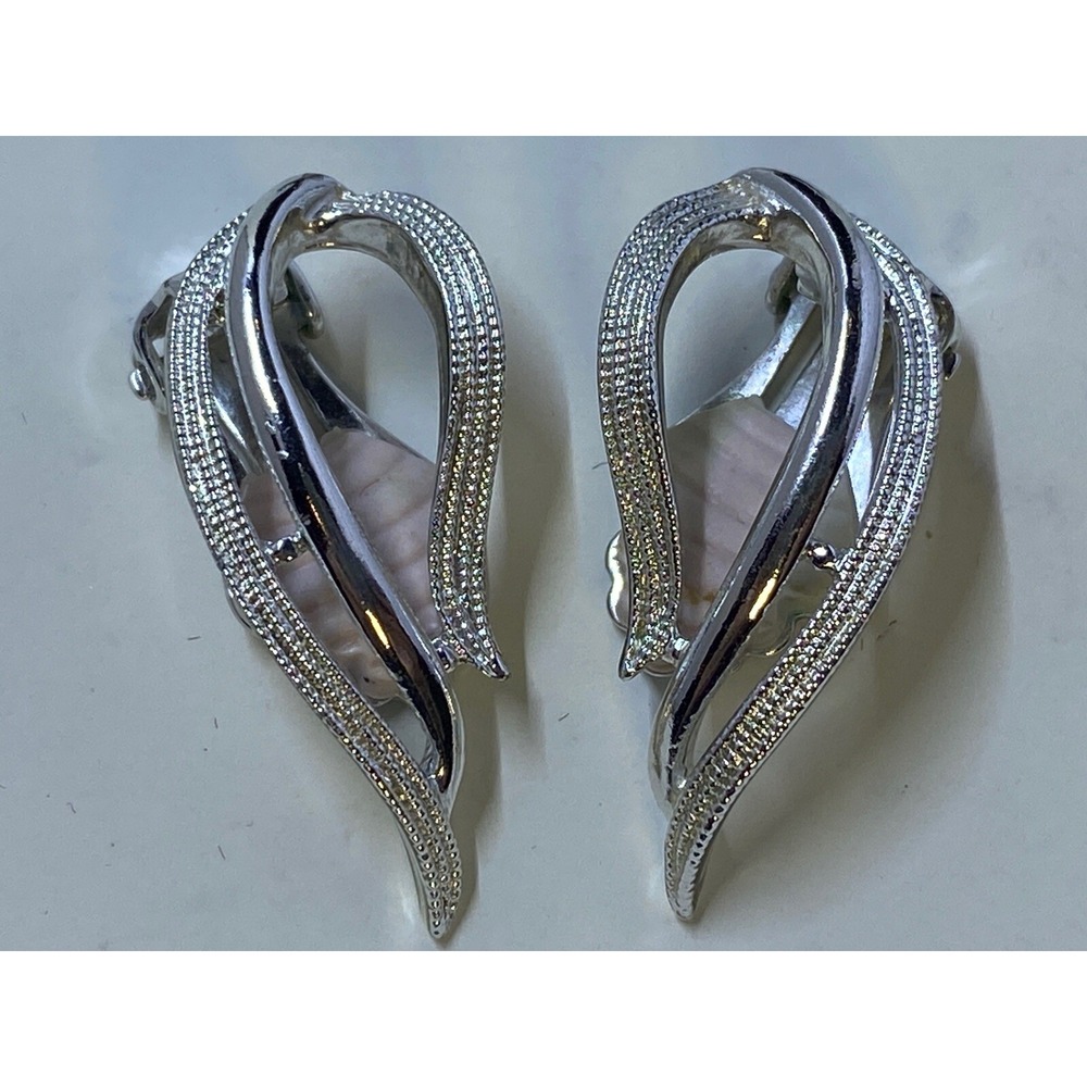 Sarah Coventry Vintage Silver Tone Textured Swirl Clip On Earrings Mid Century